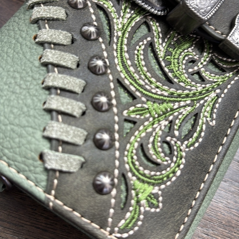 Montana West embroidered trifold wristlet/wallet,card/phone/zip compartments - Picture 3 of 15